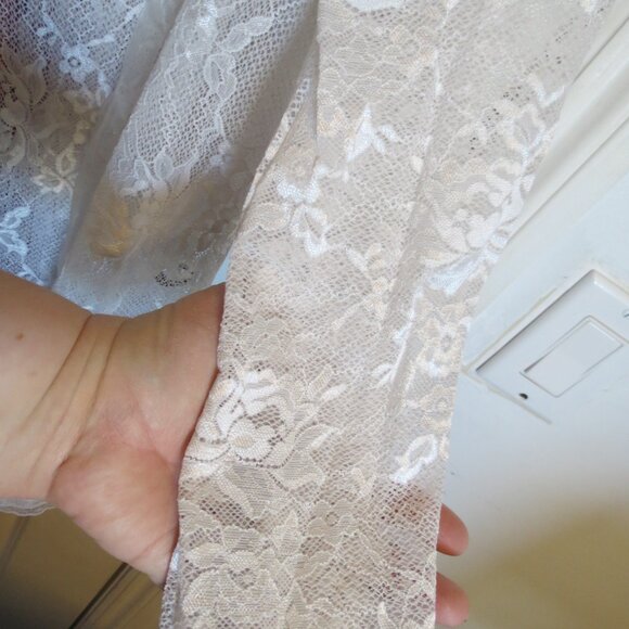 iCollection 3X White Jasmine Soft Sheer Lace Robe with Self Tie Sash - Picture 6 of 6